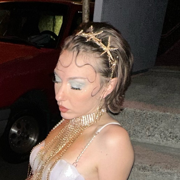 Windsor SeaShell Crown - Picture 7 of 8